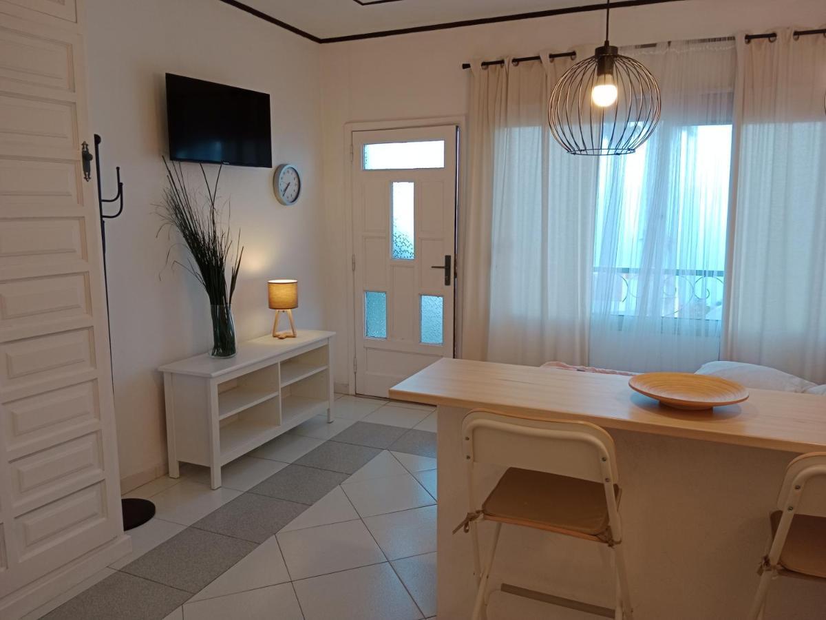 Studio Sea Front View & Pool Apartment Такоронте Екстериор снимка