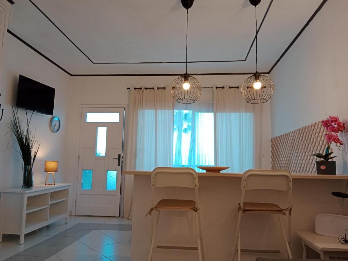 Studio Sea Front View & Pool Apartment Такоронте Екстериор снимка