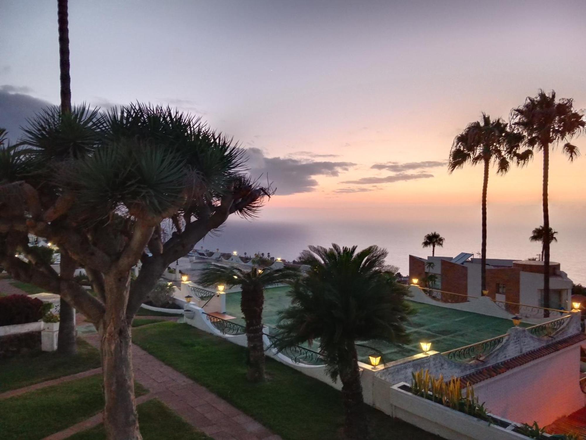 Studio Sea Front View & Pool Apartment Такоронте Екстериор снимка